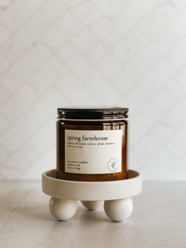 Product image of Spring Farmhouse // 12oz soy candle