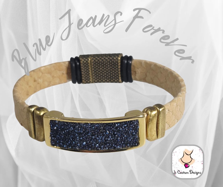 Product image of Crystal Chips in Antique Gold Brezel Leather Bracelet